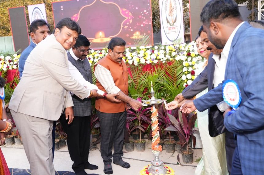 ಓದಿನ ಜೊತೆಗೆ ನೈತಿಕ ಮೌಲ್ಯಗಳೂ ಬೆಳೆಯಲಿ: ಕೆ.ವಿ. ಪ್ರಭಾಕರ್ ಓದಿನ ಜೊತೆಗೆ ನೈತಿಕ ಮೌಲ್ಯಗಳೂ ಬೆಳೆಯಲಿ: ಕೆ.ವಿ. ಪ್ರಭಾಕರ್