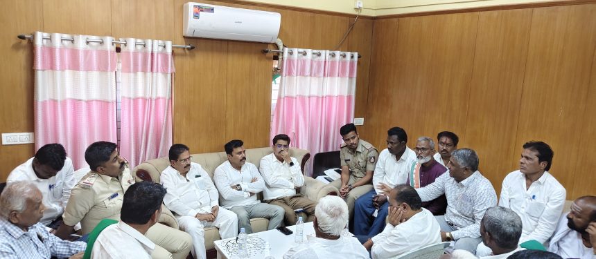 ಮಹಾಲಿಂಗಪುರ ಹೋರಾಟಗಾರರೊಂದಿಗೆ ಜಿಲ್ಲಾಡಳಿತದ ಸಂಧಾನ ಸಭೆ ವಿಫಲ