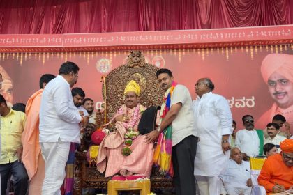  ಮಠಗಳು, ಮಠಾಧೀಶರ ಮಾರ್ಗದರ್ಶನವೇ ಸಮಾಜಕ್ಕೆ ಶಕ್ತಿ : ಚನ್ನರಾಜ ಹಟ್ಟಿಹೊಳಿ