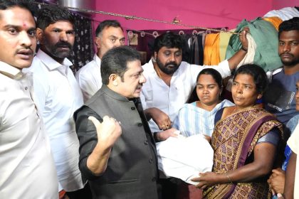 ಮೃತ ಕೈ ಕಾರ್ಯಕರ್ತನ ಕುಟುಂಬಕ್ಕೆ ೨೫ ಲಕ್ಷ ಪರಿಹಾರ ನೀಡಿದ ಜಮೀರ್