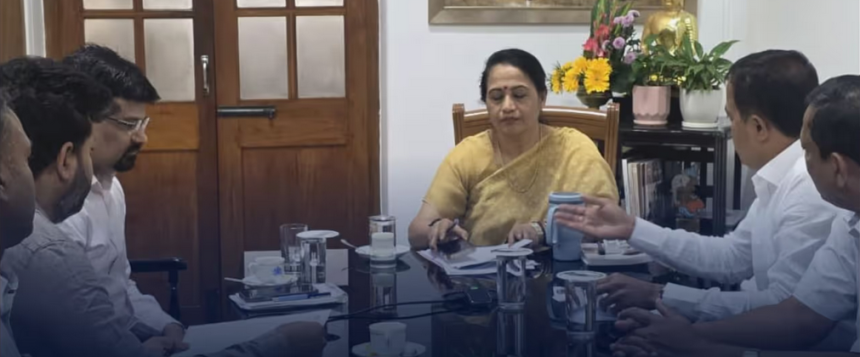 ರಾಜ್ಯ ಸರ್ಕಾರಿ ನೌಕರರಿಗೆ ಖಾದಿ ಬಟ್ಟೆ ಕಡ್ಡಾಯ ರಾಜ್ಯ ಸರ್ಕಾರಿ ನೌಕರರಿಗೆ ಖಾದಿ ಬಟ್ಟೆ ಕಡ್ಡಾಯ