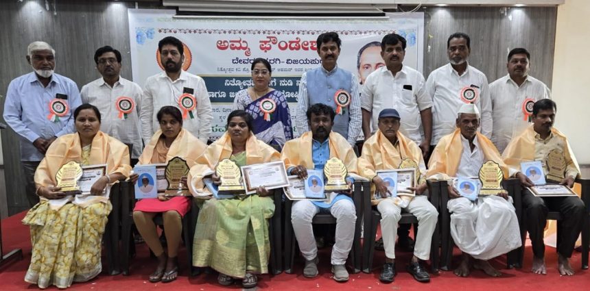 ಸಮಾಜಮುಖಿ ಚಿಂತನೆಗಳ ಮೂಲಕ ಮನ ಪರಿವರ್ತನೆಯಾಗುವ ಸಾಹಿತ್ಯ ಸೃಜನೆಯಾಗಬೇಕು : ಡಿ ಎ ಬಿರಾದಾರ