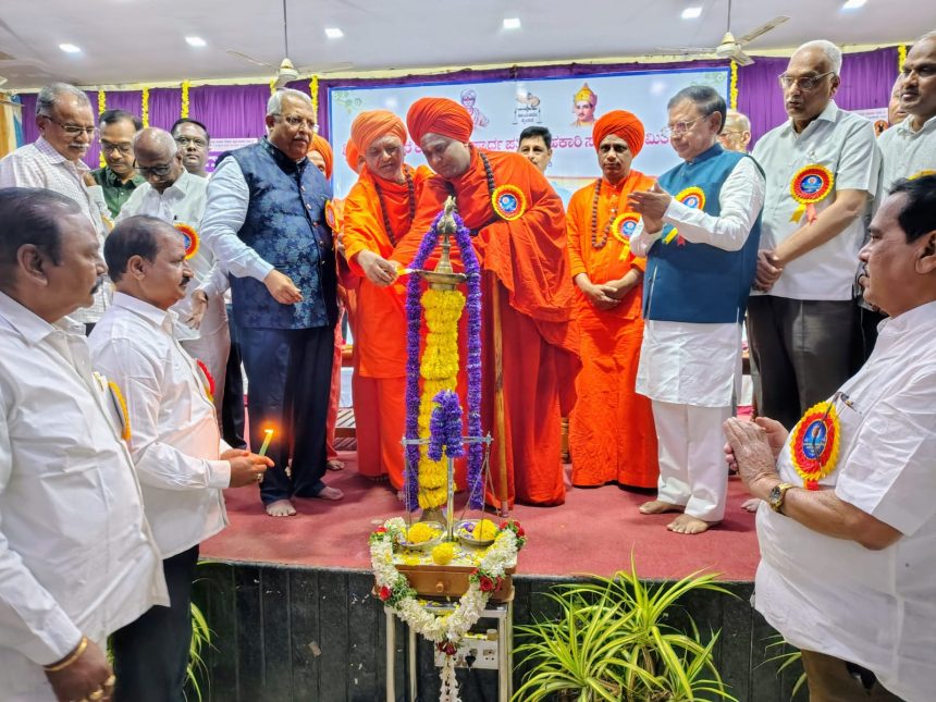 ಸಹಕಾರಿ ಸಂಘಗಳು ಜನಪರವಾಗಿ ಕೆಲಸ ಮಾಡಲಿ – ಕೊಟ್ಟೂರು ಶ್ರೀಗಳು