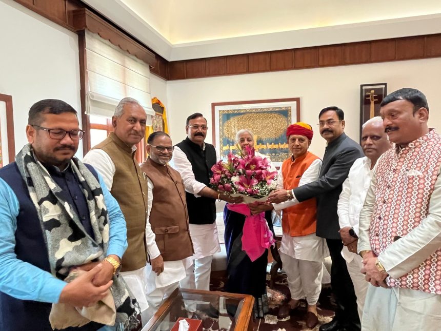 ಕಿಸಾನ್ ಮೋರ್ಚಾ ತಂಡದೊಂದಿಗೆ ವಿತ್ ಸಚಿವೆ ಸೀತಾರಾಮನ ಭೇಟಿಯಾದ ಕಡಾಡಿ