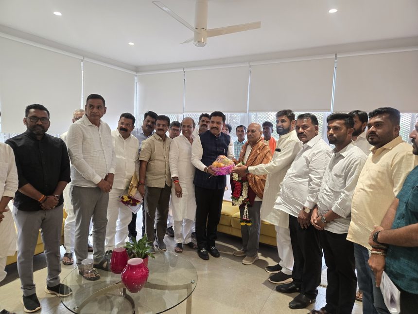 ಡಾ. ಪ್ರಭಾಕರ್ ಕೋರೆ ಅವರನ್ನು ಸತ್ಕರಿಸಿದ ಬಿ.ವೈ. ವಿಜಯೇಂದ್ರ