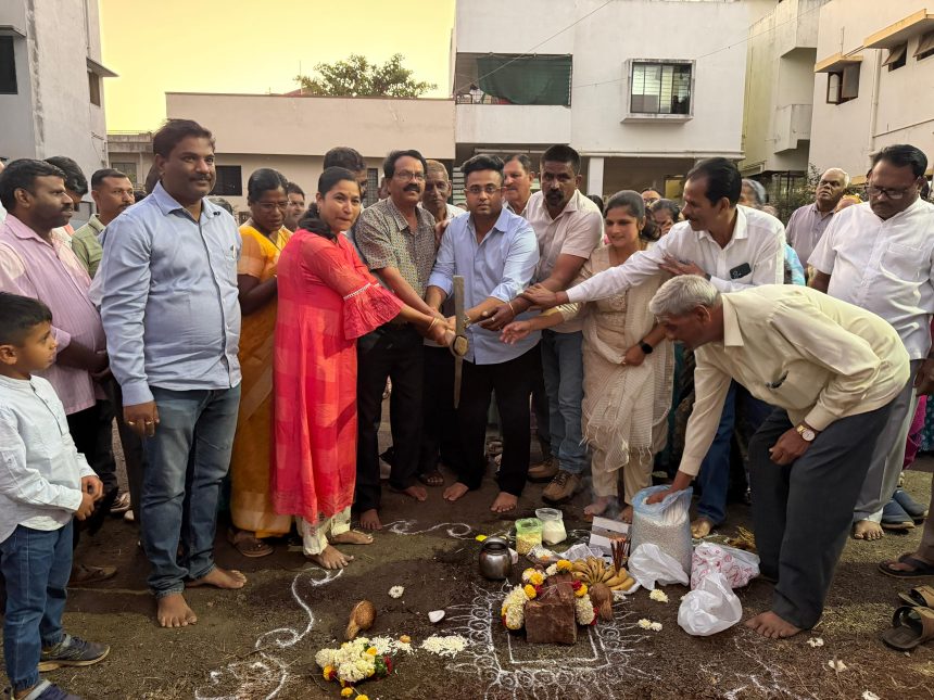 2 ಕೋಟಿ ರೂ. ವೆಚ್ಚದಲ್ಲಿ ರಸ್ತೆ ನಿರ್ಮಾಣ ಕಾಮಗಾರಿಗೆ ಭೂಮಿ ಪೂಜೆ ನೆರವೇರಿಸಿದ ಮೃಣಾಲ ಹೆಬ್ಬಾಳಕರ್ 2 ಕೋಟಿ ರೂ. ವೆಚ್ಚದಲ್ಲಿ ರಸ್ತೆ ನಿರ್ಮಾಣ ಕಾಮಗಾರಿಗೆ ಭೂಮಿ ಪೂಜೆ ನೆರವೇರಿಸಿದ ಮೃಣಾಲ ಹೆಬ್ಬಾಳಕರ್