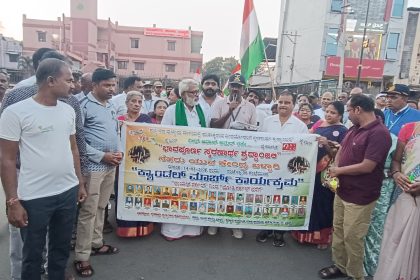 ಹುತಾತ್ಮ ಸೈನಿಕರ ಸ್ಮರಣೆಯಲ್ಲಿ ಕ್ಯಾಂಡಲ್ ಮಾರ್ಚ್ ಫಾಸ್ಟ್