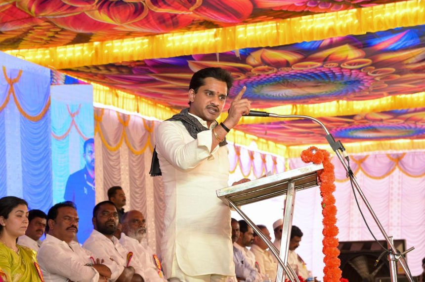 ಸೋಶಿಯಲ್ ಮೀಡಿಯಾ ವ್ಯಾಮೋಹಕ್ಕೆ ಬಲಿಯಾಗಬೇಡಿ: ಶಾಸಕ ನಾರಾ ಭರತ್ ರೆಡ್ಡಿ ವಿದ್ಯಾರ್ಥಿಗಳಿಗೆ ಕರೆ ಸೋಶಿಯಲ್ ಮೀಡಿಯಾ ವ್ಯಾಮೋಹಕ್ಕೆ ಬಲಿಯಾಗಬೇಡಿ: ಶಾಸಕ ನಾರಾ ಭರತ್ ರೆಡ್ಡಿ ವಿದ್ಯಾರ್ಥಿಗಳಿಗೆ ಕರೆ