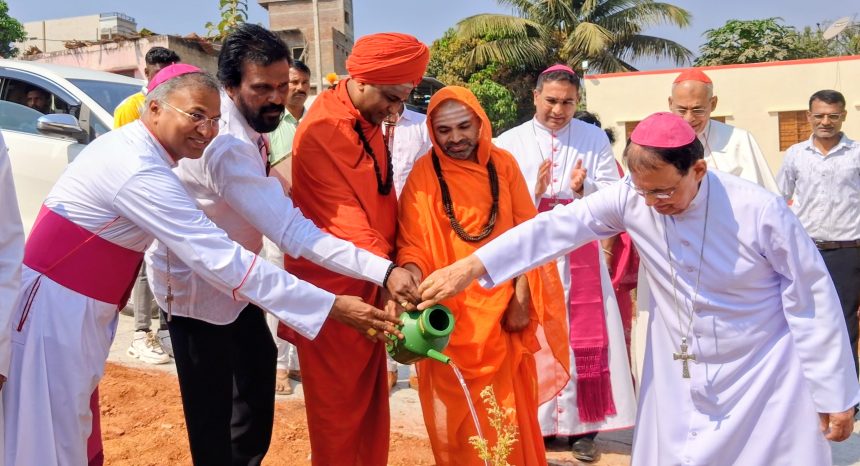 ಜೀವನದ ಗುಟ್ಟು ಎಂದರೆ ಇತರರನ್ನು ನೋಯಿಸದೇ ಇರುವುದು : ಕೊಟ್ಟೂರು ಬಸವಲಿಂಗ ಸ್ವಾಮಿಗಳು ಜೀವನದ ಗುಟ್ಟು ಎಂದರೆ ಇತರರನ್ನು ನೋಯಿಸದೇ ಇರುವುದು : ಕೊಟ್ಟೂರು ಬಸವಲಿಂಗ ಸ್ವಾಮಿಗಳು