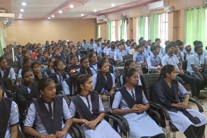 ಹೆಚ್‌ಐವಿ ಪೀಡಿತ ವ್ಯಕ್ತಿಗಳೊಂದಿಗೆ ಮಾನವೀಯತೆಯಿಂದ ವರ್ತಿಸಿ : ಗಿರೀಶ್