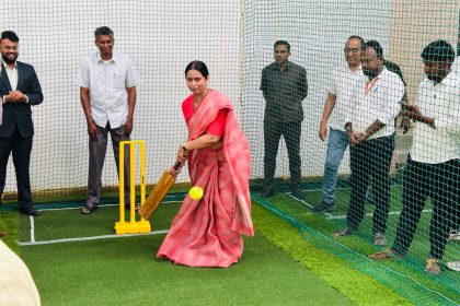 ಜನಮನ ಸೆಳೆದ ಇಬ್ಬರ ಸಚಿವರ ಕ್ರಿಕೆಟ್‌ ಆಟ-ಸಚಿವರಿಗೆ ಸಾಥ್‌ ನೀಡಿದ ಎಂಎಲ್ಸಿ ಚನ್ನರಾಜ, ಶಾಸಕ ಆಸೀಪ್‌ ಸೇಠ್‌ 