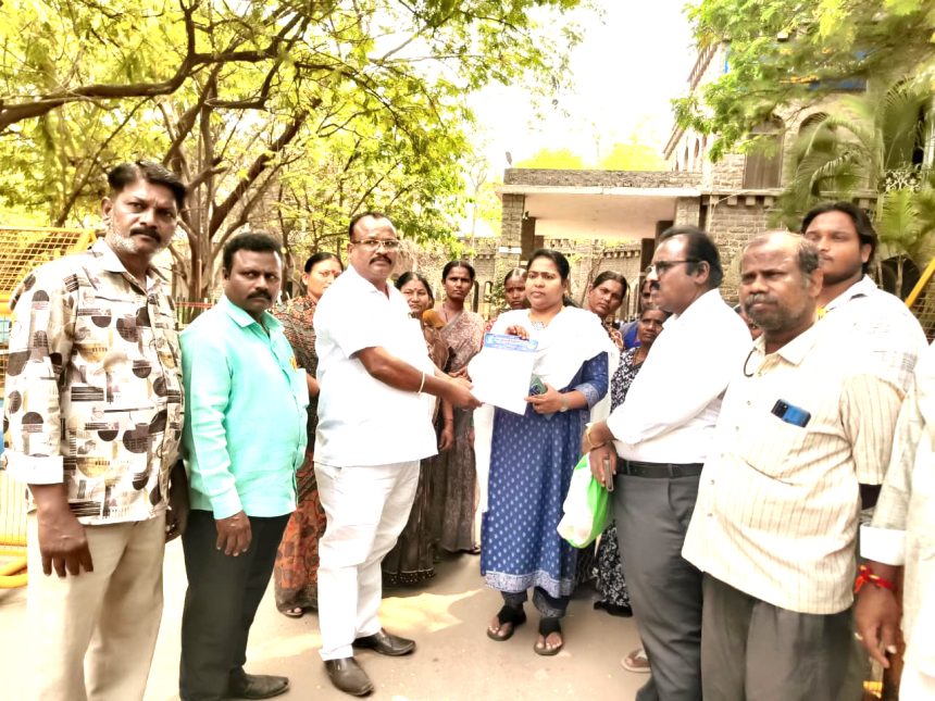 40 ವರ್ಷದಿಂದ ವಾಸಿಸುವ ನಮಗೆ ಹಕ್ಕುಪತ್ರ ನೀಡಿ : ಬಂಡಿಹಟ್ಟಿ ಪ್ರದೇಶದ  ನಿವಾಸಿಗಳ ಮನವಿ 