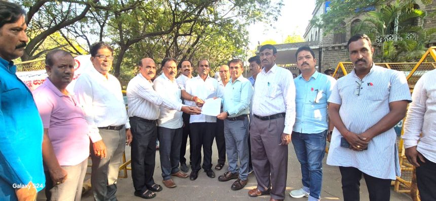 ಪಿ.ಯು.ಕಾಲೇಜ್ ಉಪನ್ಯಾಸಕರ ಬೇಡಿಕೆಗಳ ಮನವಿ ಪತ್ರ ಸಲ್ಲಿಕೆ 