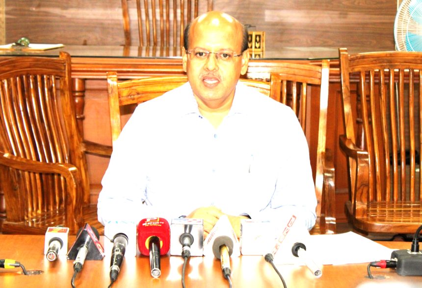 ಆರ್ಸೆಟಿ ಪ್ರಗತಿ ಪರಿಶೀಲನಾ ಸಭೆ —- ಕಿನ್ನಾಳ ಕಲೆಯಂತಹ ವಿಷಯಗಳ ಕುರಿತು ಹೆಚ್ಚು ಹೆಚ್ಚು ತರಬೇತಿಗಳನ್ನು ನೀಡಿ: ಜಿಲ್ಲಾಧಿಕಾರಿ ಡಾ. ಸುರೇಶ್ ಬಿ.ಇಟ್ನಾಳ —————– ಆರ್ಸೆಟಿ ಪ್ರಗತಿ ಪರಿಶೀಲನಾ ಸಭೆ —- ಕಿನ್ನಾಳ ಕಲೆಯಂತಹ ವಿಷಯಗಳ ಕುರಿತು ಹೆಚ್ಚು ಹೆಚ್ಚು ತರಬೇತಿಗಳನ್ನು ನೀಡಿ: ಜಿಲ್ಲಾಧಿಕಾರಿ ಡಾ. ಸುರೇಶ್ ಬಿ.ಇಟ್ನಾಳ —————–