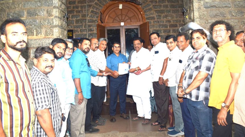 ಎಲ್ ಪಿ ಜಿ ಸಿಲಿಂಡರ್ ಪೂರೈಸುವಂತೆ ಚೆಂಬರ್ ಆಫ್ ಕಾಮರ್ಸ್ ಹಾಗೂ ಹೋಟೆಲ್ ಅಸೋಸಿಯೇಷನ್ ಮನವಿ