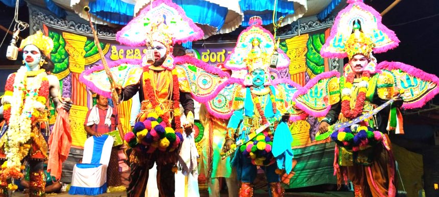 ಸಿರಿಗೇರಿಯಲ್ಲಿ ರಾಮಾಯಣ ಬಯಲಾಟ ಪ್ರದರ್ಶನ ಸಿರಿಗೇರಿಯಲ್ಲಿ ರಾಮಾಯಣ ಬಯಲಾಟ ಪ್ರದರ್ಶನ