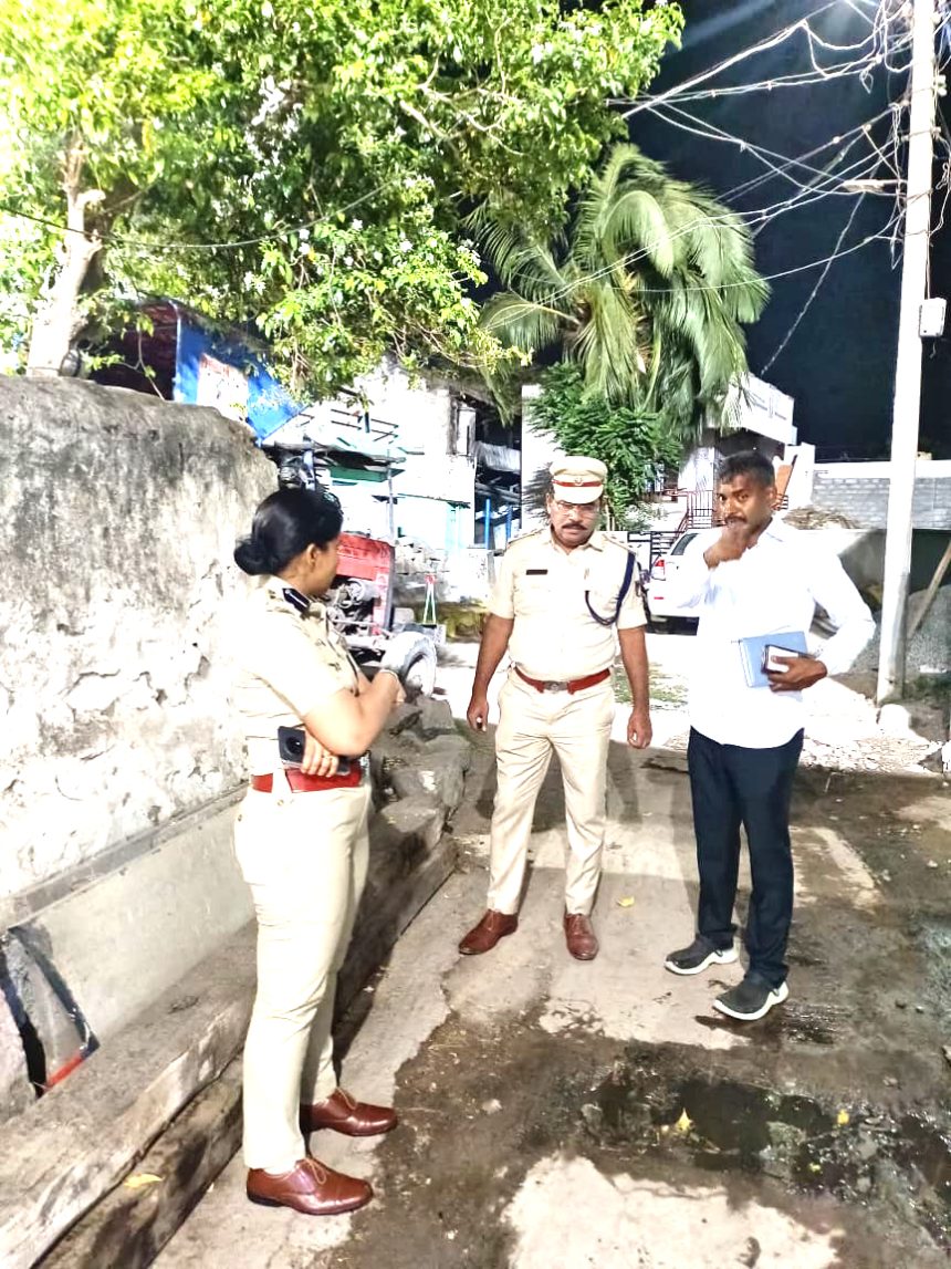 ಕಾರೆಕಲ್ಲು ಅನುಮಾನಾಸ್ಪದ ವೀರಮ್ಮ ಸಾವು ಪ್ರಕರಣ : ಮೊಮ್ಮಗನಿಂದಲೇ ಹತ್ಯೆ ಕಾರೆಕಲ್ಲು ಅನುಮಾನಾಸ್ಪದ ವೀರಮ್ಮ ಸಾವು ಪ್ರಕರಣ : ಮೊಮ್ಮಗನಿಂದಲೇ ಹತ್ಯೆ