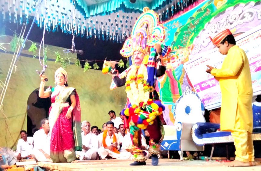 ಸಂತ ಶಿಶುನಾಳ ಶರೀಫ ತತ್ವಪದ ಜಾನಪದ ಕಲಾ ಟ್ರಸ್ಟ್ ವತಿಯಿಂದ ಬಯಲಾಟ ಪ್ರದರ್ಶನ ಸಂತ ಶಿಶುನಾಳ ಶರೀಫ ತತ್ವಪದ ಜಾನಪದ ಕಲಾ ಟ್ರಸ್ಟ್ ವತಿಯಿಂದ ಬಯಲಾಟ ಪ್ರದರ್ಶನ