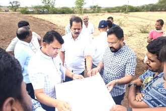 ರಸ್ತೆ ಕಾಮಗಾರಿಗೆ ಸ್ಥಳೀಯ ಭೇಟಿ: ಶಾಸಕ ಬಿ. ವೆಂಕಟೇಶ ಪ್ರಸಾದ್ ಪರಿಶೀಲನೆ