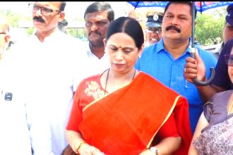 *ಎರಡು ಕ್ಷೇತ್ರಗಳಲ್ಲೂ ಕಾಂಗ್ರೆಸ್‌ ಅಭ್ಯರ್ಥಿಗಳಿಗೆ ಜಯ : ಸಚಿವೆ ಲಕ್ಷ್ಮೀ ಹೆಬ್ಬಾಳಕರ್‌*    * *ಗ್ಯಾರಂಟಿ ಯೋಜನೆಗಳಿಂದ ಜನ ಸಾಮಾನ್ಯರಿಗೆ ಸಾಕಷ್ಟು ಅನುಕೂಲ* 