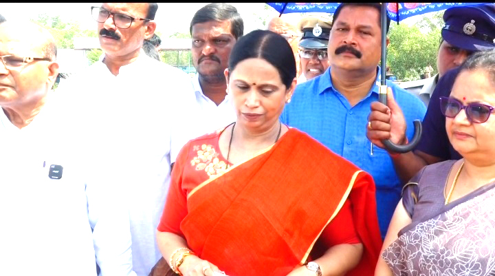 *ಎರಡು ಕ್ಷೇತ್ರಗಳಲ್ಲೂ ಕಾಂಗ್ರೆಸ್ ಅಭ್ಯರ್ಥಿಗಳಿಗೆ ಜಯ : ಸಚಿವೆ ಲಕ್ಷ್ಮೀ ಹೆಬ್ಬಾಳಕರ್* * *ಗ್ಯಾರಂಟಿ ಯೋಜನೆಗಳಿಂದ ಜನ ಸಾಮಾನ್ಯರಿಗೆ ಸಾಕಷ್ಟು ಅನುಕೂಲ* *ಎರಡು ಕ್ಷೇತ್ರಗಳಲ್ಲೂ ಕಾಂಗ್ರೆಸ್ ಅಭ್ಯರ್ಥಿಗಳಿಗೆ ಜಯ : ಸಚಿವೆ ಲಕ್ಷ್ಮೀ ಹೆಬ್ಬಾಳಕರ್* * *ಗ್ಯಾರಂಟಿ ಯೋಜನೆಗಳಿಂದ ಜನ ಸಾಮಾನ್ಯರಿಗೆ ಸಾಕಷ್ಟು ಅನುಕೂಲ*