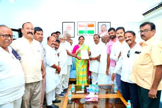 ದೆಹಲಿ ಭೇಟಿಯಲ್ಲಿ ರೈಲು ಅಭಿವೃದ್ಧಿಗೆ ಮನವಿ