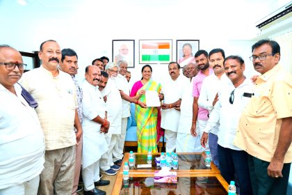 ದೆಹಲಿ ಭೇಟಿಯಲ್ಲಿ ರೈಲು ಅಭಿವೃದ್ಧಿಗೆ ಮನವಿ