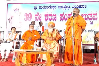“ಮಠಗಳ ಮತ್ತು ಸಂತರಿಂದ ನಮ್ಮ ಹಿಂದೂ ಧರ್ಮ, ಸಂಸ್ಕೃತಿ ಇನ್ನುವರೆಗೂ ಉಳಿದುಕೊಂಡಿದೆ”