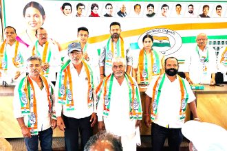 ಕಾಂಗ್ರೆಸ್ ಸೇರಿದ ರಾಜಹಂಸಗಡ ಹಲವು ಬಿಜೆಪಿ ಮುಖಂಡರು 
