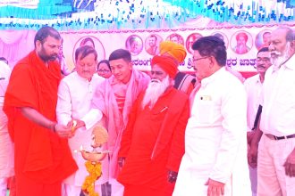 ಹಾಲುಮತ ಸಮಾಜದವರು ಈ ಬಾರಿ ಶಾಸಕರಾಗಬೇಕು-ಶಾಂತಗೌಡ ಖಿಲಾರಹಟ್ಟಿಯಲ್ಲಿ ಶ್ರೀ ಬೀರಲಿಂಗೇಶ್ವರ, ಶ್ರೀ ಕಾಡಸಿದ್ದೇಶ್ವರ ಜಾತ್ರಾ ಮಹೋತ್ಸವ: ಉಚಿತ ಸಾಮೂಹಿಕ ವಿವಾಹ: ಧರ್ಮಸಭೆ: ಮದರಿ ನೇತೃತ್ವ