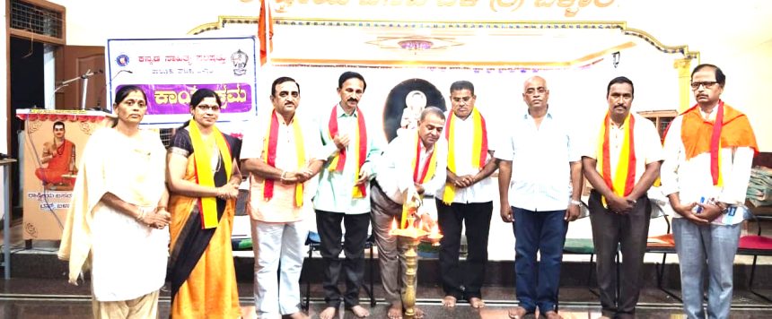 ವಚನಗಳಿಂದ ಮಾತ್ರ ಸಮಾಜ ಬದಲಾವಣೆ ಸಾಧ್ಯ