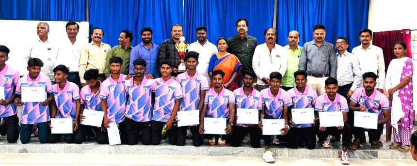 ಖೋ ಖೋ ಪಂದ್ಯಾವಳಿ : ಕುರುಗೋಡು ಸರ್ಕಾರಿ ಪ್ರಥಮ ದರ್ಜೆ ಕಾಲೇಜಿನ ಪುರುಷ ಮತ್ತು ಮಹಿಳಾ ತಂಡಗಳಿಗೆ ಪ್ರಶಸ್ತಿ