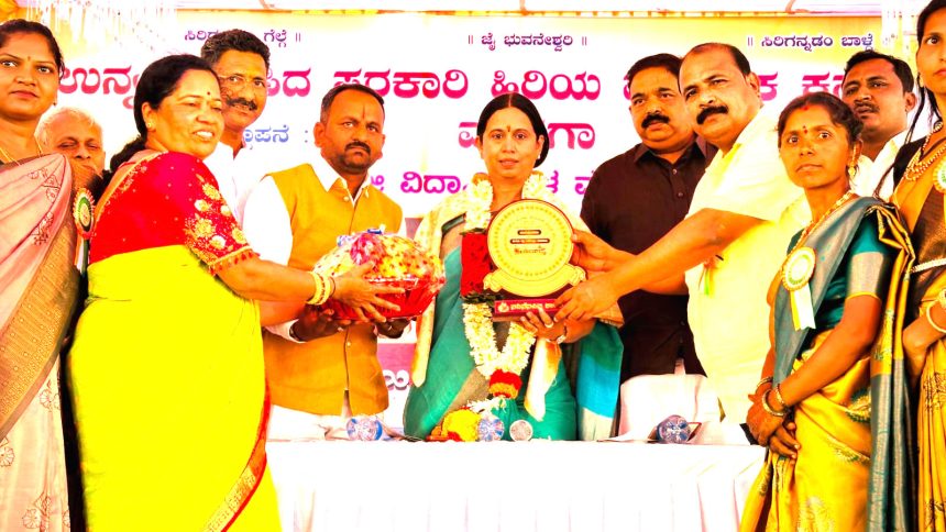 *ಅಧಿಕಾರ ಮೇರೆಯುವುದಕ್ಕಲ್ಲ, ಅದು ಶಾಶ್ವತವೂ ಅಲ್ಲ, ಅಧಿಕಾರಕ್ಕೆ ಬಂದಾಗ ನಾಲ್ಕು ಜನರಿಗೆ ಉಪಕಾರ ಮಾಡಬೇಕು : ಸಚಿವೆ ಲಕ್ಷ್ಮೀ ಹೆಬ್ಬಾಳಕರ್ * ಮುತಗಾ ಗ್ರಾಮದಲ್ಲಿ ನಡೆದ ಗುರುವಂದನಾ ಸಮಾರಂಭದಲ್ಲಿ ಹೇಳಿಕೆ *ಅಧಿಕಾರ ಮೇರೆಯುವುದಕ್ಕಲ್ಲ, ಅದು ಶಾಶ್ವತವೂ ಅಲ್ಲ, ಅಧಿಕಾರಕ್ಕೆ ಬಂದಾಗ ನಾಲ್ಕು ಜನರಿಗೆ ಉಪಕಾರ ಮಾಡಬೇಕು : ಸಚಿವೆ ಲಕ್ಷ್ಮೀ ಹೆಬ್ಬಾಳಕರ್ * ಮುತಗಾ ಗ್ರಾಮದಲ್ಲಿ ನಡೆದ ಗುರುವಂದನಾ ಸಮಾರಂಭದಲ್ಲಿ ಹೇಳಿಕೆ