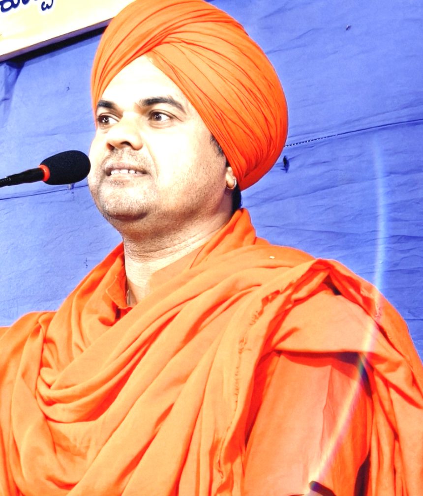 “ಮನುಷ್ಯ ಎಷ್ಟೇ ಕಷ್ಟ ಬಂದರೂ ಭಯಪಡದೆ ಧೈರ್ಯದಿಂದ ಕಷ್ಟಗಳನ್ನು ಎದುರಿಸಬೇಕು” “ಮನುಷ್ಯ ಎಷ್ಟೇ ಕಷ್ಟ ಬಂದರೂ ಭಯಪಡದೆ ಧೈರ್ಯದಿಂದ ಕಷ್ಟಗಳನ್ನು ಎದುರಿಸಬೇಕು”