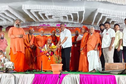 ಲಿಂ.ಪ್ರಭುಲಿಂಗ ಮಹಾಸ್ವಾಮಿಗಳು ಭಕ್ತರ ಪಾಲಿಗೆ ಕಾಮಧೇನು .: ಬಾಲಚಂದ್ರ ಜಾರಕಿಹೊಳಿ