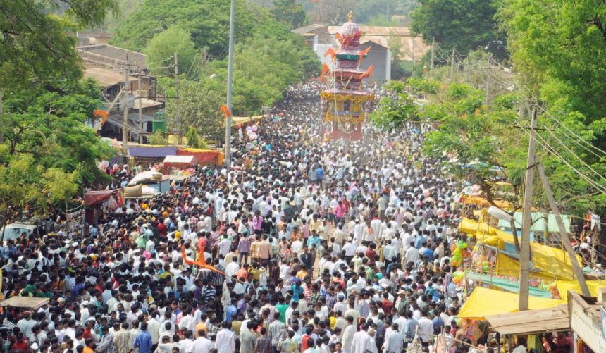 ವೈಭವಯುತವಾಗಿ ಜರುಗಿದ ಶ್ರೀವೆಂಕಟೇಶ್ವರ ರಥೋತ್ಸವ ವೈಭವಯುತವಾಗಿ ಜರುಗಿದ ಶ್ರೀವೆಂಕಟೇಶ್ವರ ರಥೋತ್ಸವ
