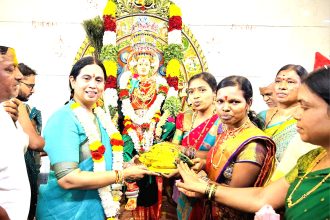 * *ಕಾಮಗಾರಿಯ ಪೂಜೆ ಮಾಡಲೂ ಸಮಯ ಸಾಕಾಗದಷ್ಟು ಅನುದಾನ ತರುತ್ತಿರುವೆ : ಸಚಿವೆ ಲಕ್ಷ್ಮೀ ಹೆಬ್ಬಾಳಕರ್‌*    * *ಬಾಳೇಕುಂದ್ರಿ.ಕೆ.ಎಚ್ ಗ್ರಾಮದ ಶ್ರೀ ಮಹಾಲಕ್ಷ್ಮೀ ದೇವಿ ಮಂದಿರ ಉದ್ಘಾಟಿಸಿದ ಸಚಿವರು* 