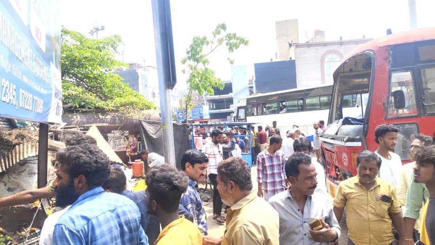 ಬಸ್ ಬ್ರೇಕ್ ಫೇಲ್ ಹಣ್ಣಿನ ಅಂಗಡಿಗೆ ಡಿಕ್ಕಿ