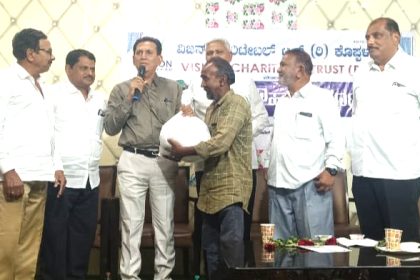 ಡಾ, ಸುಶೀಲ್ ಕುಮಾರ್ ಕಲಾಲ್ ರಿಂದ ಬಡವರಿಗೆ ಆಹಾರ ಸಾಮಾಗ್ರಿ ಗಳ ಹಬ್ಬದ ಕಿಟ್ ವಿತರಣೆ 