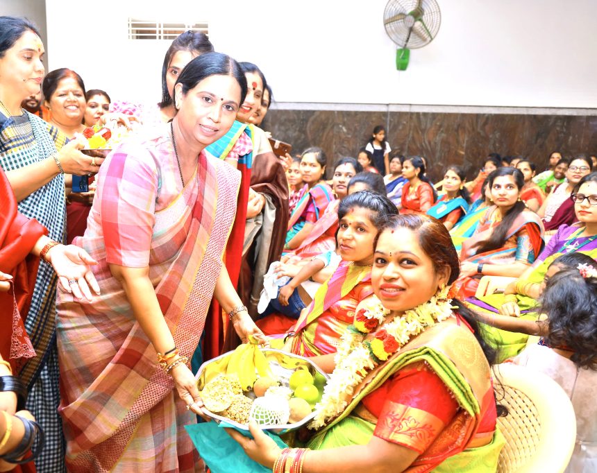 * *ಪಂಚ ಗ್ಯಾರಂಟಿ ಯೋಜನೆಗಳಿಂದ ಮಹಿಳಾ ಸಬಲೀಕರಣ: ಸಚಿವೆ ಲಕ್ಷ್ಮೀ ಹೆಬ್ಬಾಳಕರ್* * *ಸಾಮೂಹಿಕ ಸೀಮಂತ ಕಾರ್ಯಕ್ರಮದಲ್ಲಿ ಸಚಿವರ ಹೇಳಿಕೆ* * *ಲಗ್ಗೆರೆ ನಾರಾಯಣಸ್ವಾಮಿ ಅವರ ಸಾಮಾಜಿಕ ಕಾರ್ಯಕ್ಕೆ ಸಚಿವರ ಮೆಚ್ಚುಗೆ* * *ಪಂಚ ಗ್ಯಾರಂಟಿ ಯೋಜನೆಗಳಿಂದ ಮಹಿಳಾ ಸಬಲೀಕರಣ: ಸಚಿವೆ ಲಕ್ಷ್ಮೀ ಹೆಬ್ಬಾಳಕರ್* * *ಸಾಮೂಹಿಕ ಸೀಮಂತ ಕಾರ್ಯಕ್ರಮದಲ್ಲಿ ಸಚಿವರ ಹೇಳಿಕೆ* * *ಲಗ್ಗೆರೆ ನಾರಾಯಣಸ್ವಾಮಿ ಅವರ ಸಾಮಾಜಿಕ ಕಾರ್ಯಕ್ಕೆ ಸಚಿವರ ಮೆಚ್ಚುಗೆ*