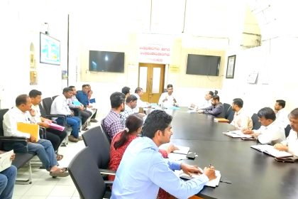 ೩ ದಿನದೊಳಗೆ ಜಂಟಿ ಸಮೀಕ್ಷೆ  ನಡೆಸಿ ವರದಿ ಸಲ್ಲಿಸಲು  ಜಿಲ್ಲಾಧಿಕಾರಿ ಡಾ. ಆನಂದ ಕೆ. ಸೂಚನೆ ಜಿಲ್ಲೆಯಲ್ಲಿ ಬಿರುಗಾಳಿ, ಆಲಿಕಲ್ಲು ಮಳೆಯಿಂದ ಕೃಷಿ, ತೋಟಗಾರಿಕೆ ಬೆಳೆ ಹಾನಿ