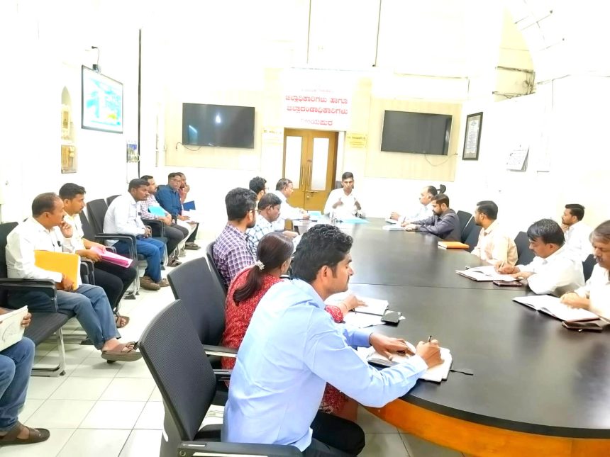 ೩ ದಿನದೊಳಗೆ ಜಂಟಿ ಸಮೀಕ್ಷೆ  ನಡೆಸಿ ವರದಿ ಸಲ್ಲಿಸಲು  ಜಿಲ್ಲಾಧಿಕಾರಿ ಡಾ. ಆನಂದ ಕೆ. ಸೂಚನೆ ಜಿಲ್ಲೆಯಲ್ಲಿ ಬಿರುಗಾಳಿ, ಆಲಿಕಲ್ಲು ಮಳೆಯಿಂದ ಕೃಷಿ, ತೋಟಗಾರಿಕೆ ಬೆಳೆ ಹಾನಿ