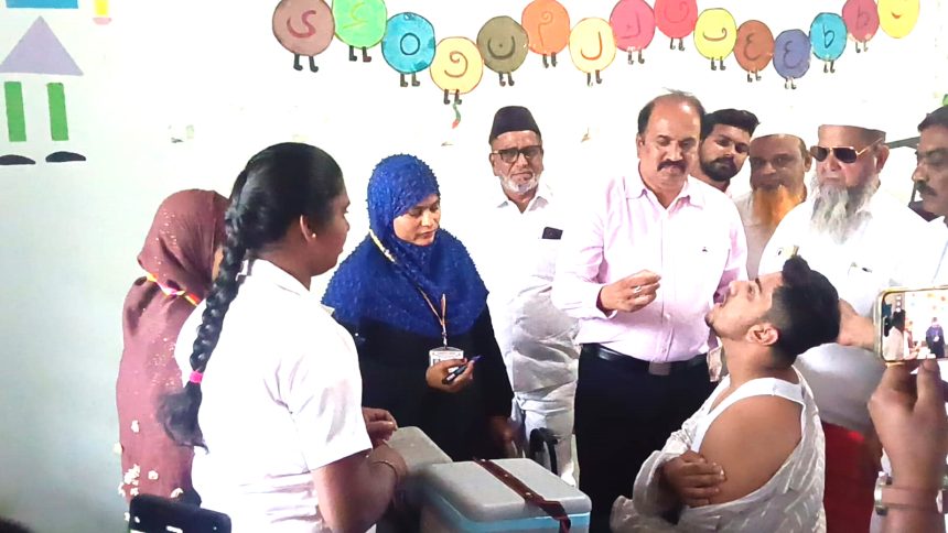 ಬಳ್ಳಾರಿ: ಹಜ್ ಯಾತ್ರಿಕರಿಗೆ ಆರೋಗ್ಯ ಜಾಗೃತಿ ಹಾಗೂ ಲಸಿಕಾ ಶಿಬಿರ ಬಳ್ಳಾರಿ: ಹಜ್ ಯಾತ್ರಿಕರಿಗೆ ಆರೋಗ್ಯ ಜಾಗೃತಿ ಹಾಗೂ ಲಸಿಕಾ ಶಿಬಿರ