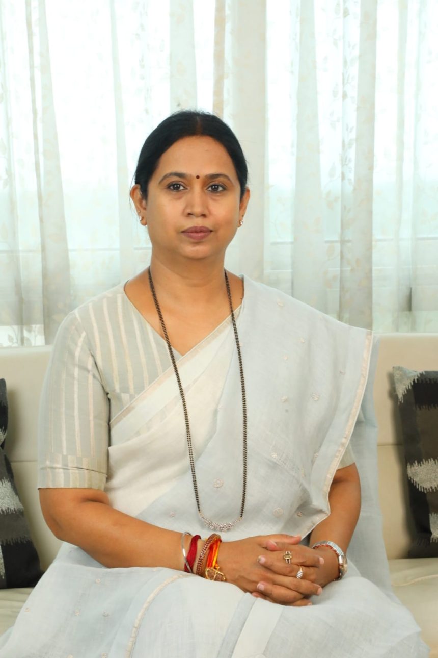 * *ಸ್ಮೃತಿ ಇರಾನಿ ಕಾಣುತ್ತಿಲ್ಲ : ಸಚಿವೆ ಲಕ್ಷ್ಮೀ ಹೆಬ್ಬಾಳಕರ್‌ ವ್ಯಂಗ್ಯ*