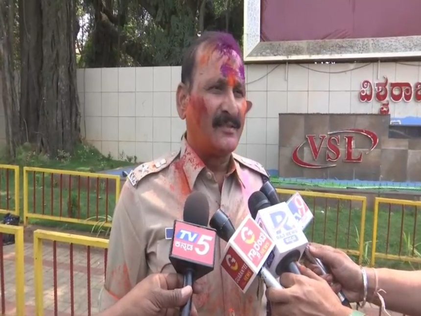 ಜಿಲ್ಲಾ ನ್ಯಾಯಾಲಯಕ್ಕೆ ಹುಸಿ ಬಾಂಬ್ ಬೆದರಿಕೆ ಇಮೇಲ್ : ನಗರದಲ್ಲಿ ಆತಂಕ ಜಿಲ್ಲಾ ನ್ಯಾಯಾಲಯಕ್ಕೆ ಹುಸಿ ಬಾಂಬ್ ಬೆದರಿಕೆ ಇಮೇಲ್ : ನಗರದಲ್ಲಿ ಆತಂಕ