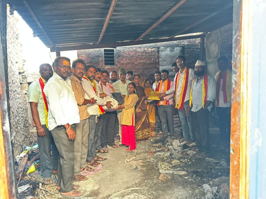  ಕನ್ನಡ  ರಕ್ಷಣಾ ವೇದಿಕೆ ಮತ್ತು ಕನ್ನಡ ಸೇನೆ ಸಂಘಟನೆಯಿಂದ ಆಹಾರ ಕಿಟ್,ಬಟ್ಟೆ ವಿತರಣೆ