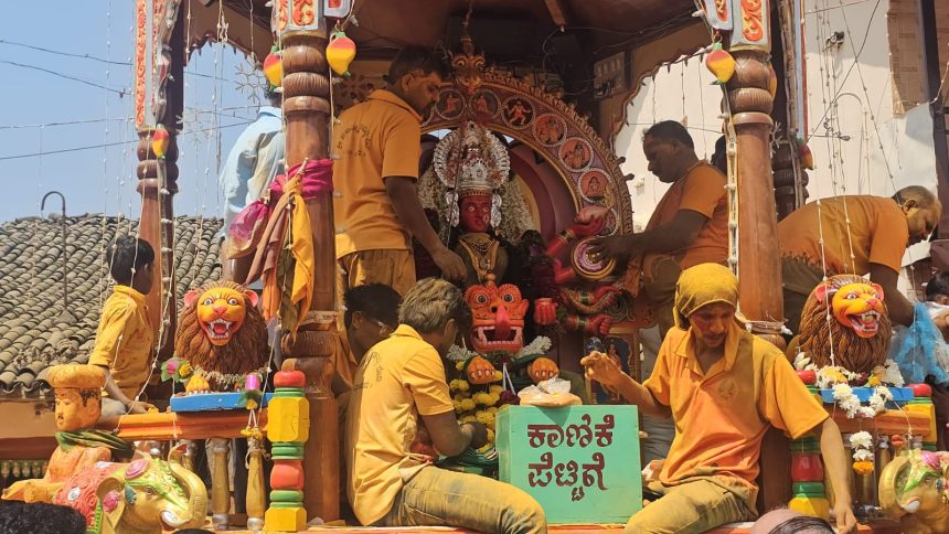 ಸಂಭ್ರಮದ ಹುಕ್ಕೇರಿ ಶ್ರೀ ಲಕ್ಷ್ಮೀದೇವಿ ಜಾತ್ರೆ.ಸಂಭ್ರಮದ ಹೊನ್ನಾಟ, ಉಡಿ ತುಂಬುವ ಕಾರ್ಯಕ್ರಮ, ಬಂಡಾರದಲ್ಲಿ ಮಿಂದೆದ್ದ ಹುಕ್ಕೇರಿ ಜನತೆ.