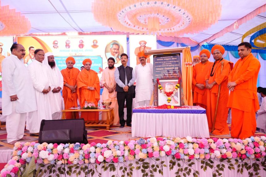 ಬದುಕಿನಲ್ಲಿ ಅಜ್ಞಾನ, ದಾರಿದ್ರ್ಯ,  ಬಡತನ ದೂರವಾಗಲು ಗುರು ಅತ್ಯವಶ್ಯಕ : ಡಾ. ತೋಂಟದ ಸಿದ್ಧರಾಮ ಮಹಾಸ್ವಾಮಿಗಳು