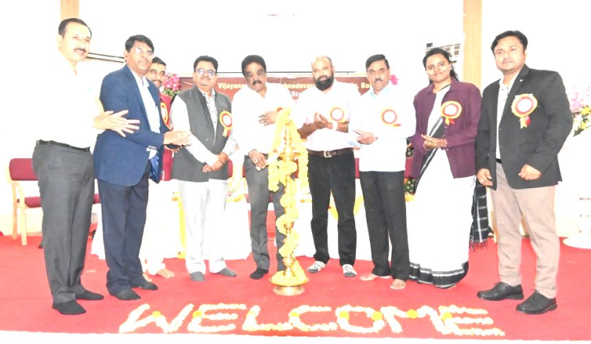 ಪ್ರಯೋಗಾತ್ಮಕ ಸಂಶೋಧನೆಗಳಿಗೆ ತಂತ್ರಜ್ಞಾನ ಬಳಸಿರಿ: ಪ್ರೊ.ಎಂ.ಸಿ ಎರಿಸ್ವಾಮಿ ಪ್ರಯೋಗಾತ್ಮಕ ಸಂಶೋಧನೆಗಳಿಗೆ ತಂತ್ರಜ್ಞಾನ ಬಳಸಿರಿ: ಪ್ರೊ.ಎಂ.ಸಿ ಎರಿಸ್ವಾಮಿ