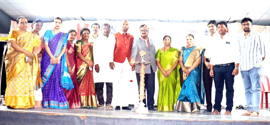 ಅಂತರರಾಷ್ಟ್ರೀಯ ಮಹಿಳಾ ದಿನಾಚರಣೆ-2026  ಮಹಿಳೆ ಸರ್ವಶಕ್ತಳಾಗಿದ್ದು, ತನ್ನ ಶಕ್ತಿಯನ್ನು ಅರಿತು ಸ್ವಾವಲಂಬಿಯಾಗಬೇಕು: ನ್ಯಾ.ಮಹಾಂತೇಶ ದರಗದ